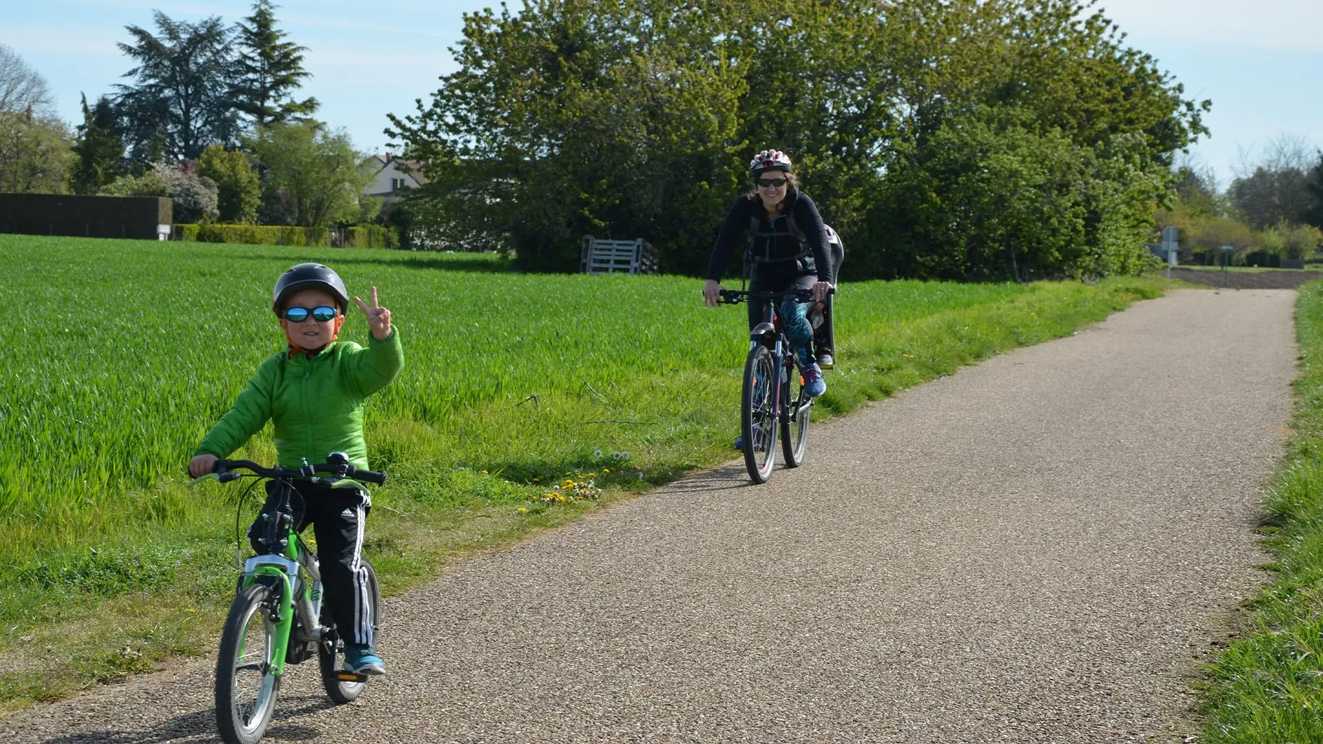 En Famille Sur La Loire A Velo Amboise C Quentin Vanaker - France
