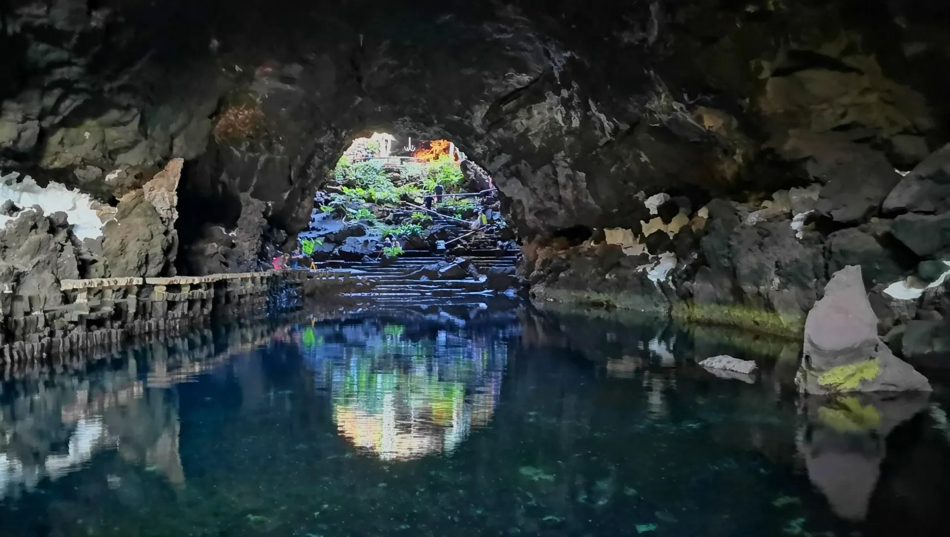 Entree Et Lac Souterrain De La Cueva De Los Verdes A Haria Lanzarote C David Praire - Espagne © David Praire