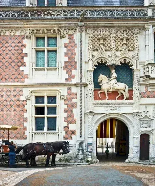 Façade du château de Blois © Adobe Stock