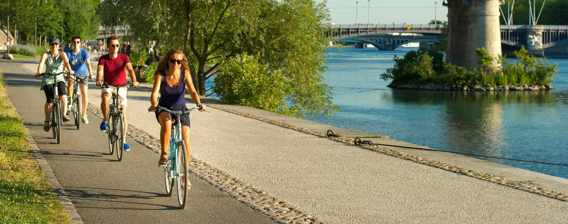 Faire Velo Berges Rhone Lyon - France
