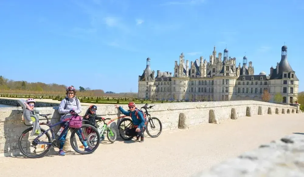 Famille Velo Devant Chambord © Quentin Vanaker