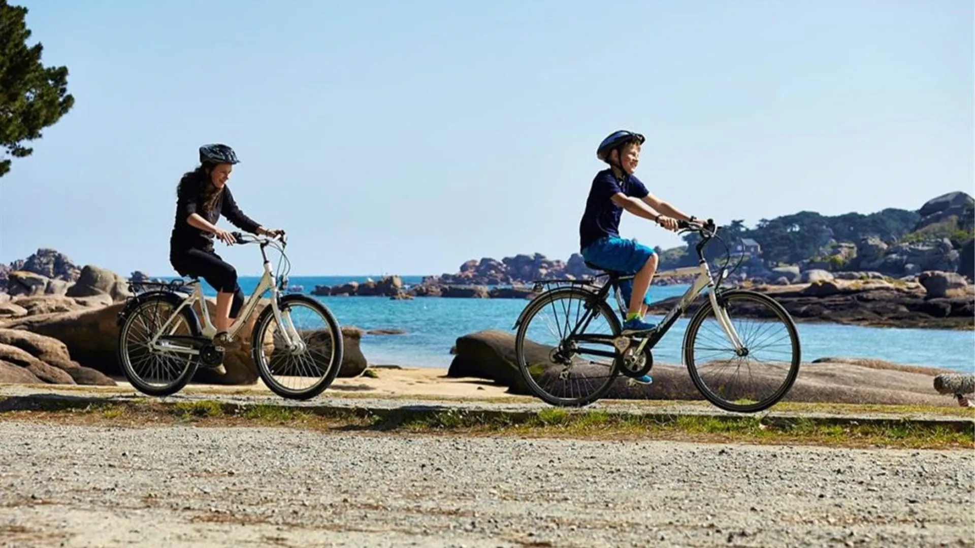 Famille Velo Granit Rose 1024x683 - France