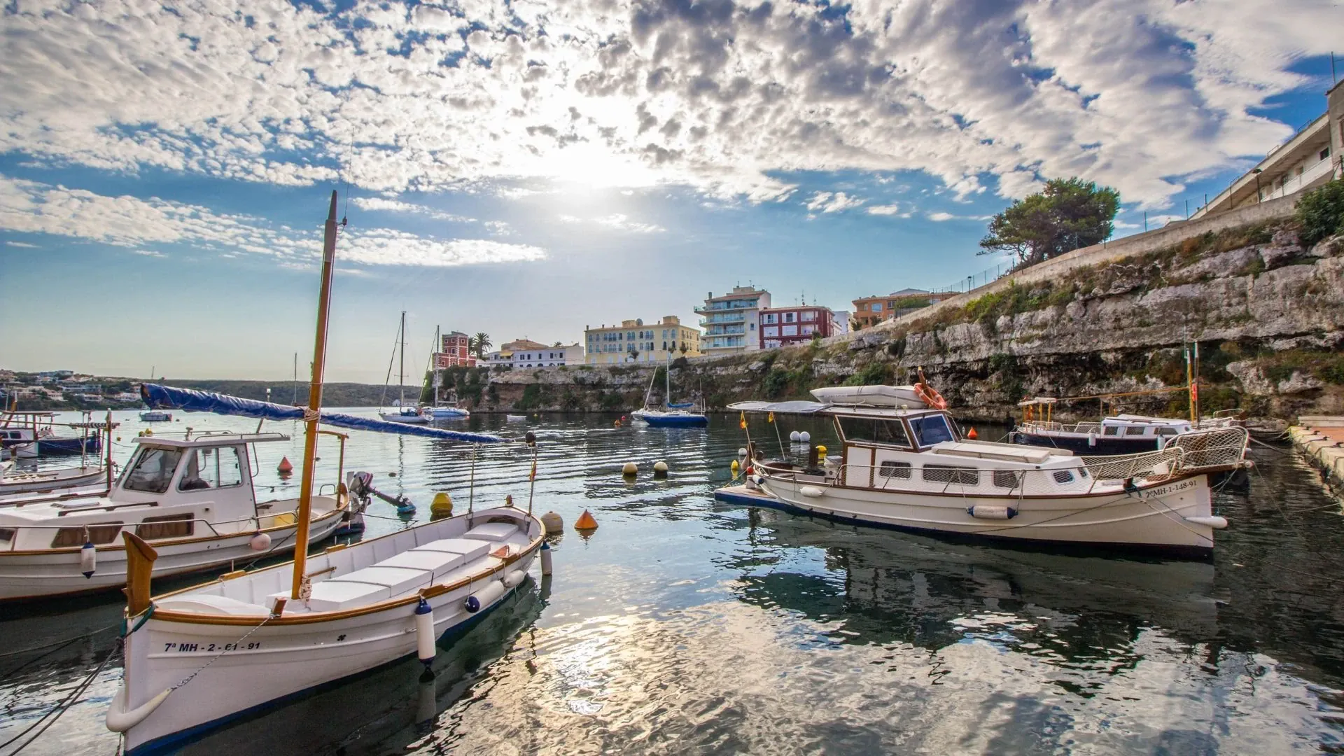 Phare de Favaritx et roches noires - Minorque - Espagne