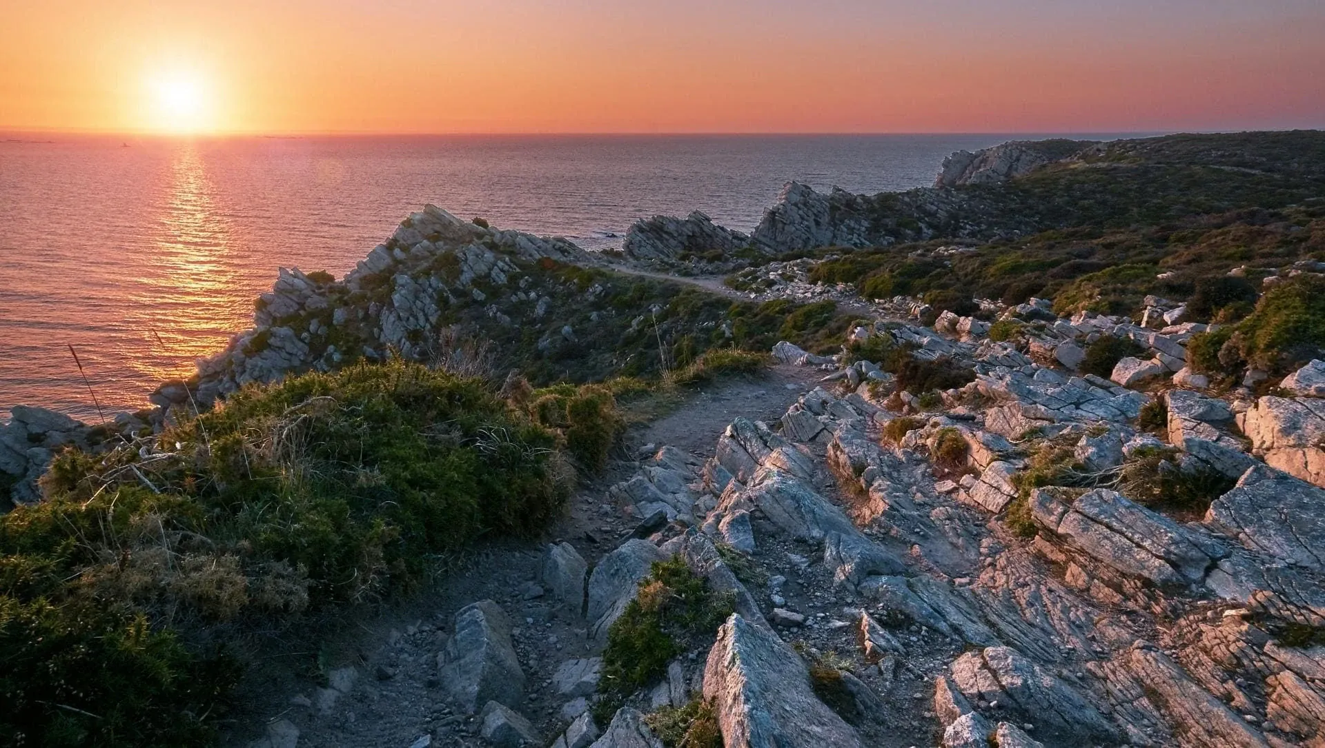 France Bretagne Cap Derquy Mer Coucher De Soleil C Adobe Stock - Bretagne © Adobe Stock