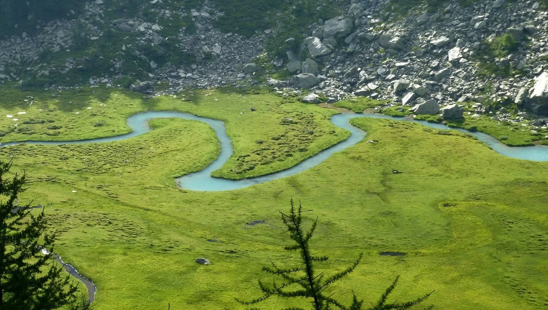 Riviere gelee dans les Encantats - Pyrenees - Espagne © Michel Madre