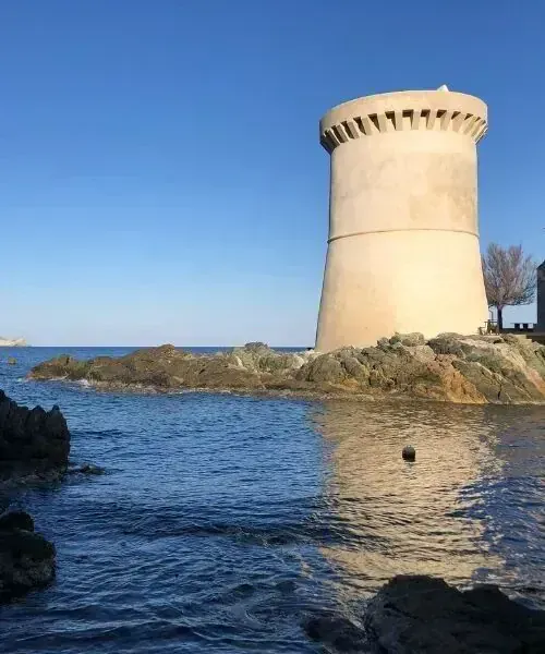 Tour génoise de Barcaggio avec l'île de Giraglia au large - Cap Corse - France