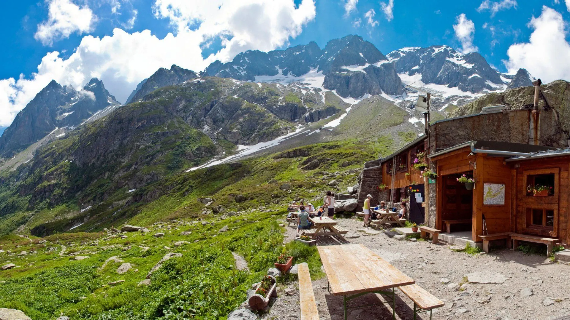 Groupe au col du Tour du Mont-Blanc en 10 jours - France