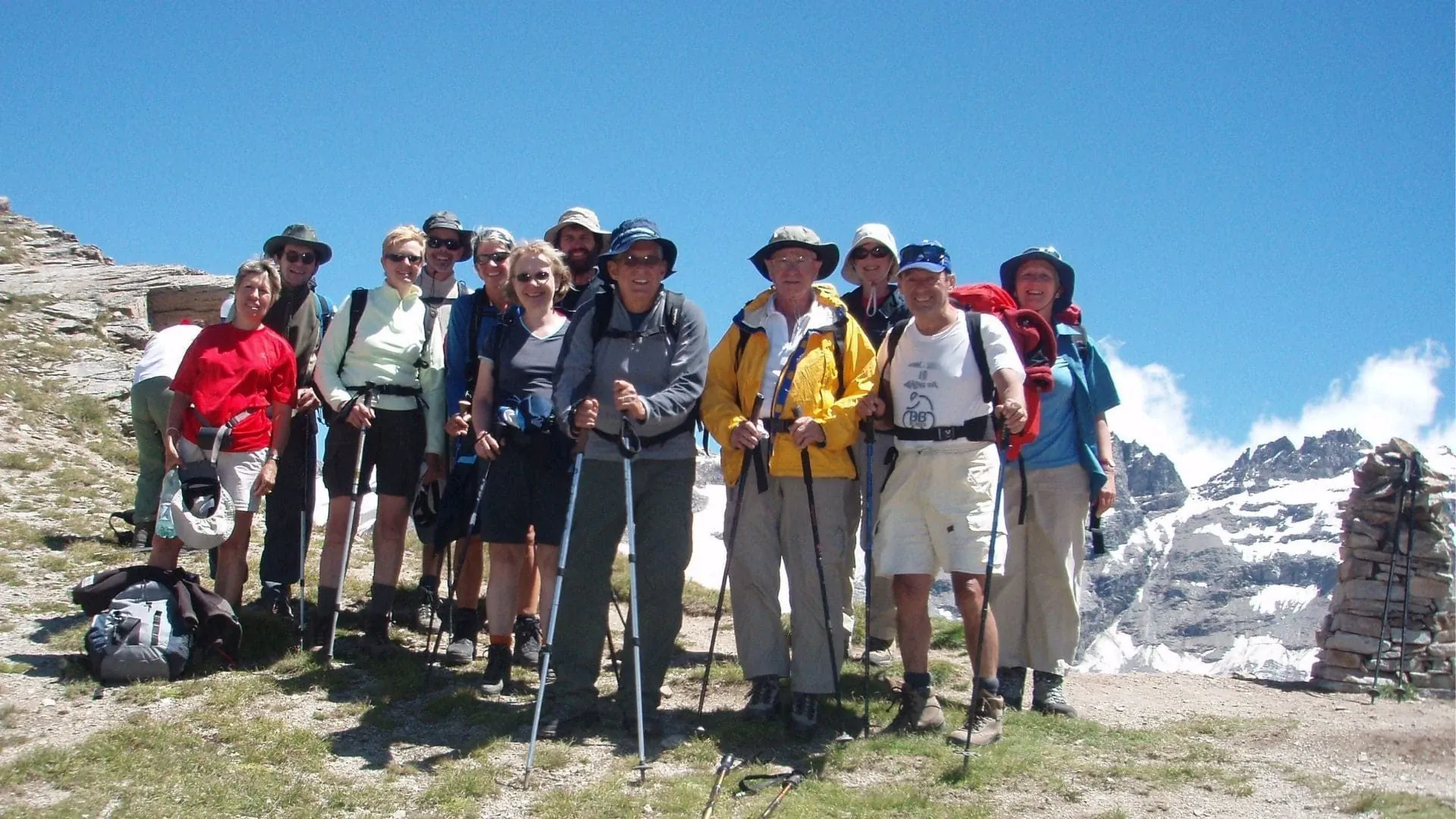 Groupe De Randonneurs Dans Le Parc National Du Grand Paradis C Mireille Schlaepfer - Italie © Mireille Schlaepfer