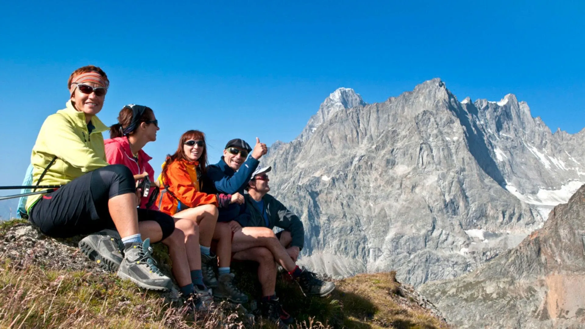 Groupe De Randonneurs Sur Le Tmb - France
