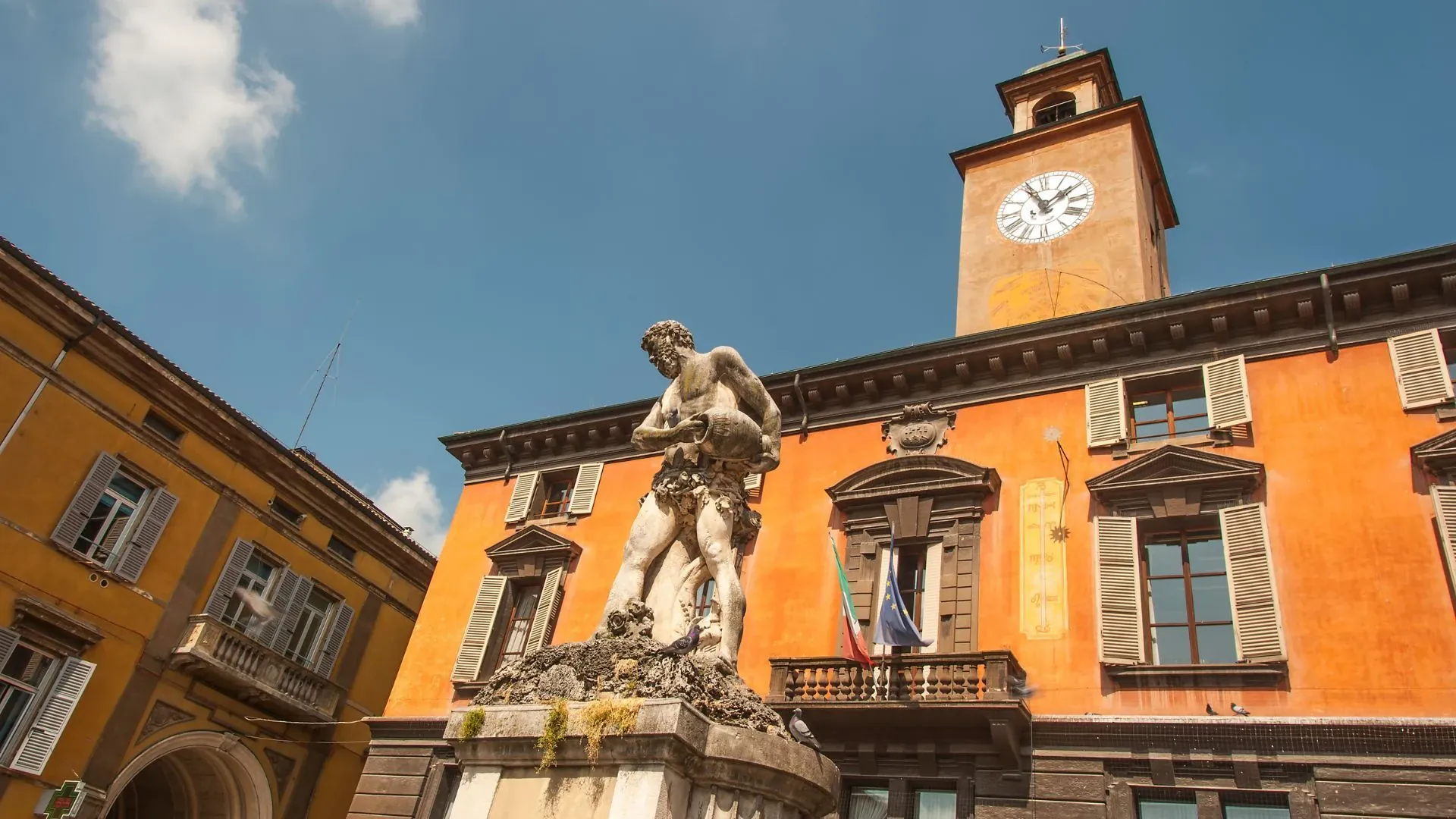 Groupe en raquettes dans la neige - Bessans - France