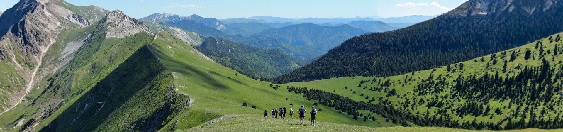 Randonnee guidee sur alpages verdoyants - Alpes francaises
