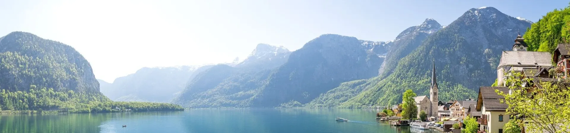 Village de Hallstatt au bord du lac avec montagnes - Salzkammergut - Autriche