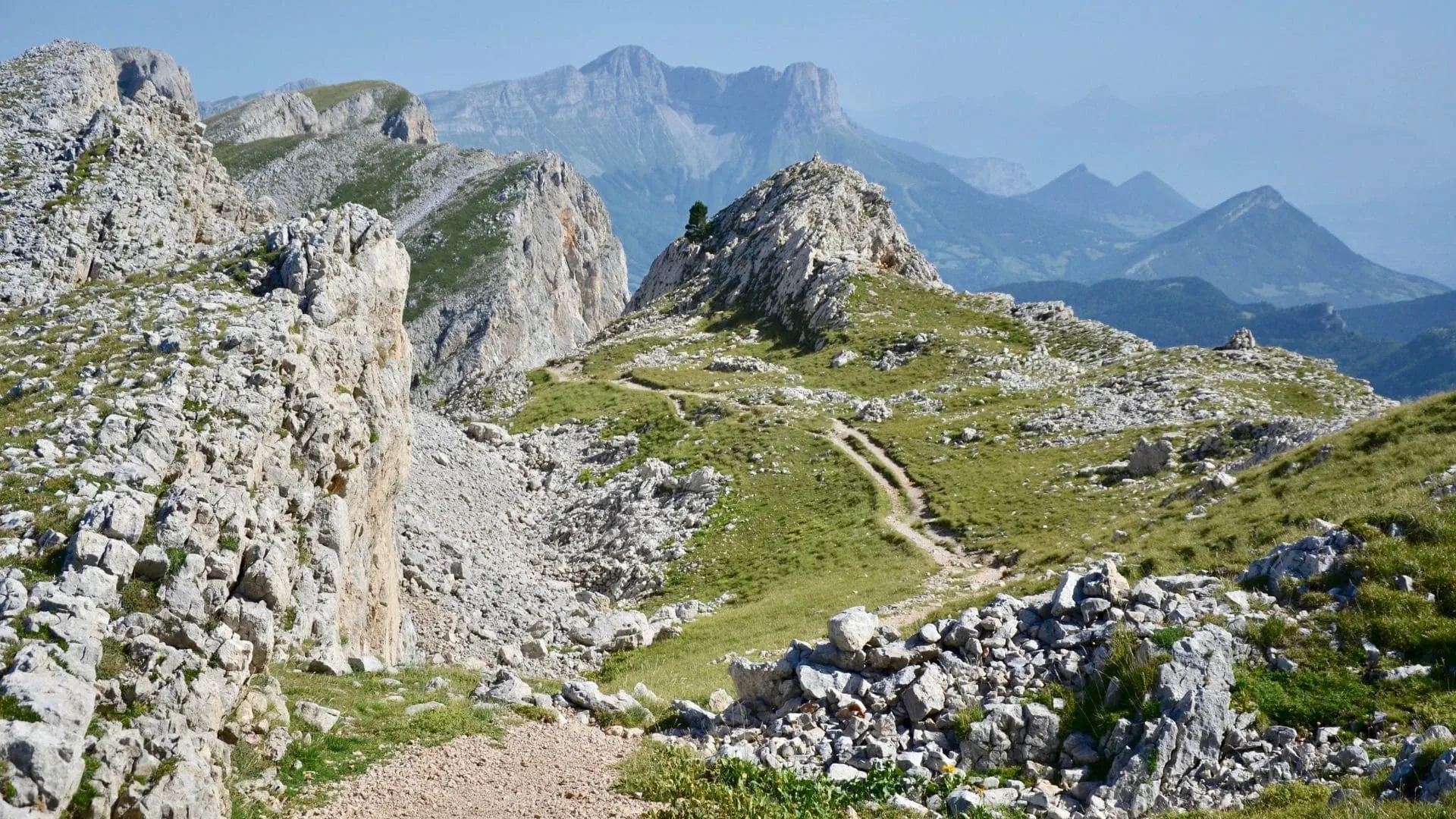 Hauts Plateaux Du Vercors Ensoleilles Alpes France Cmatthieu Offredi - Alpes