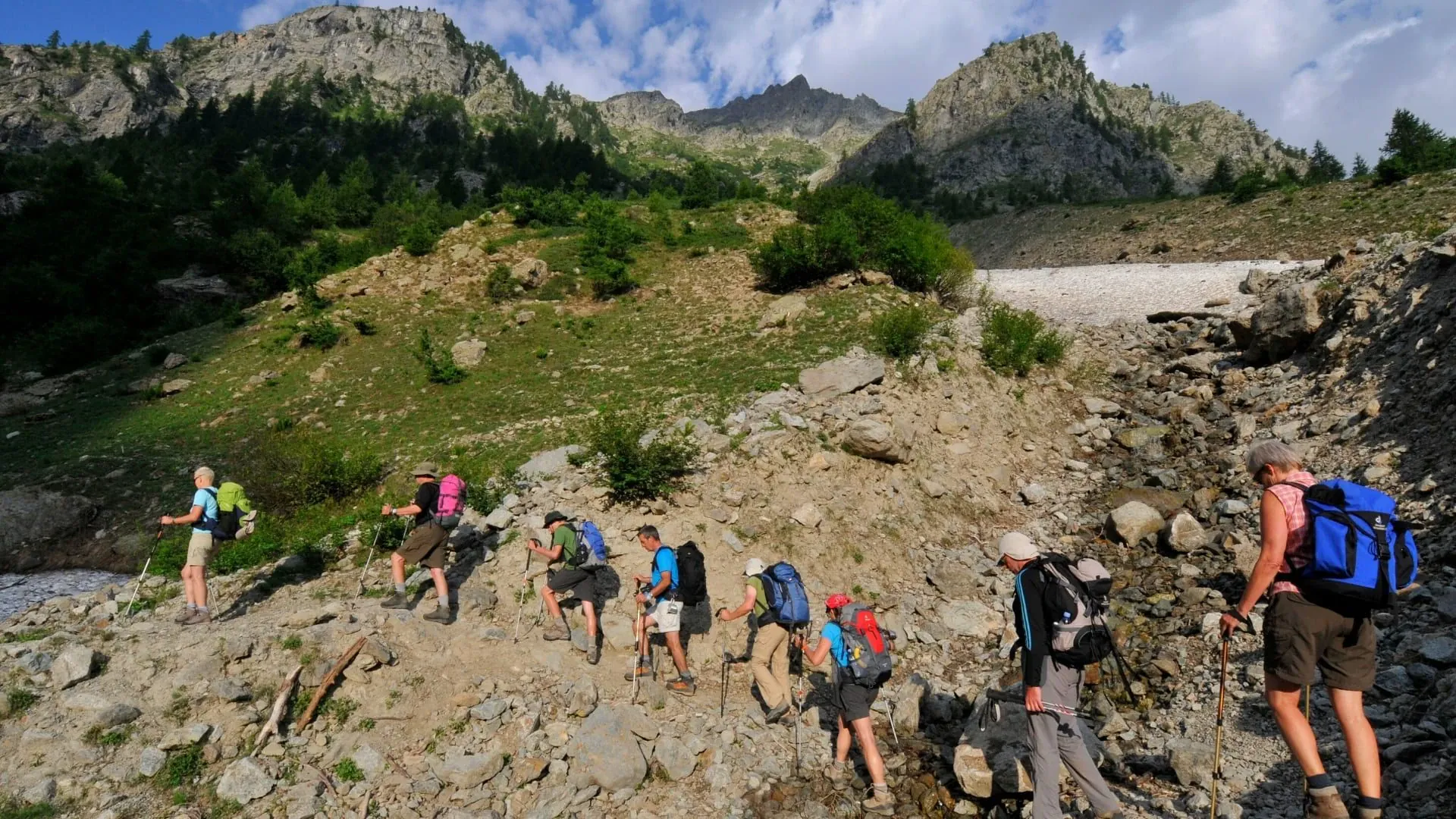 Randonneur face a la mer en Camargue - Provence - France © Francis Bonte