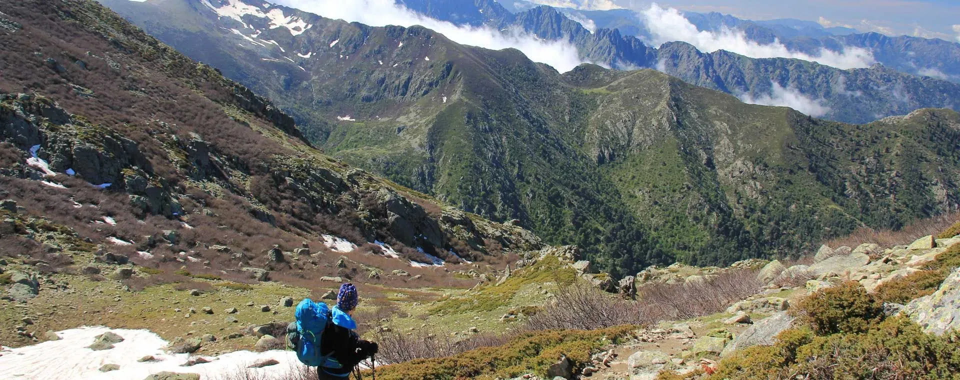 Randonneur vers le refuge Locatelli - Dolomites - Italie