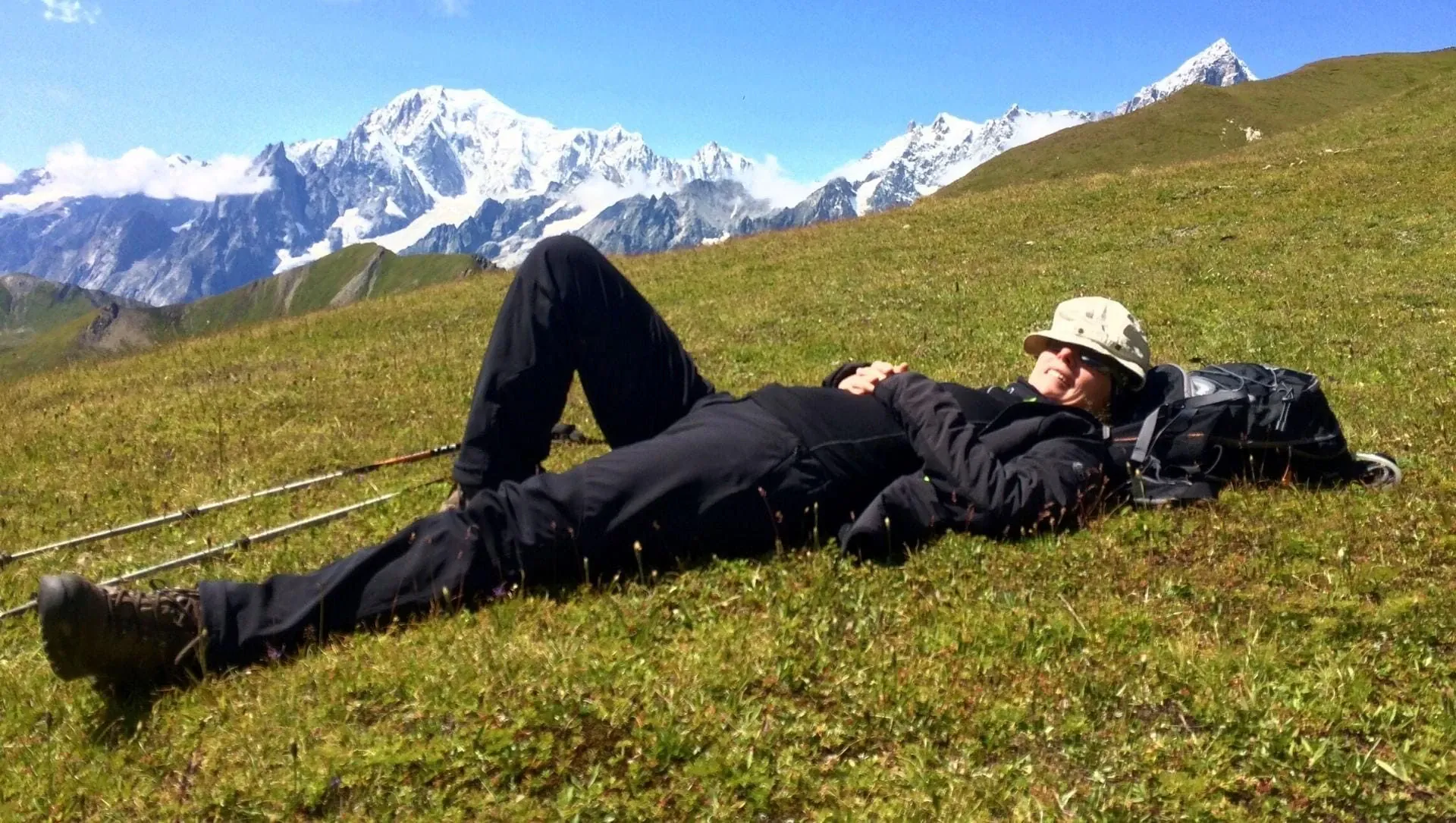 Randonneur dans Belledonne - Alpes - France © Adrien Ozanon