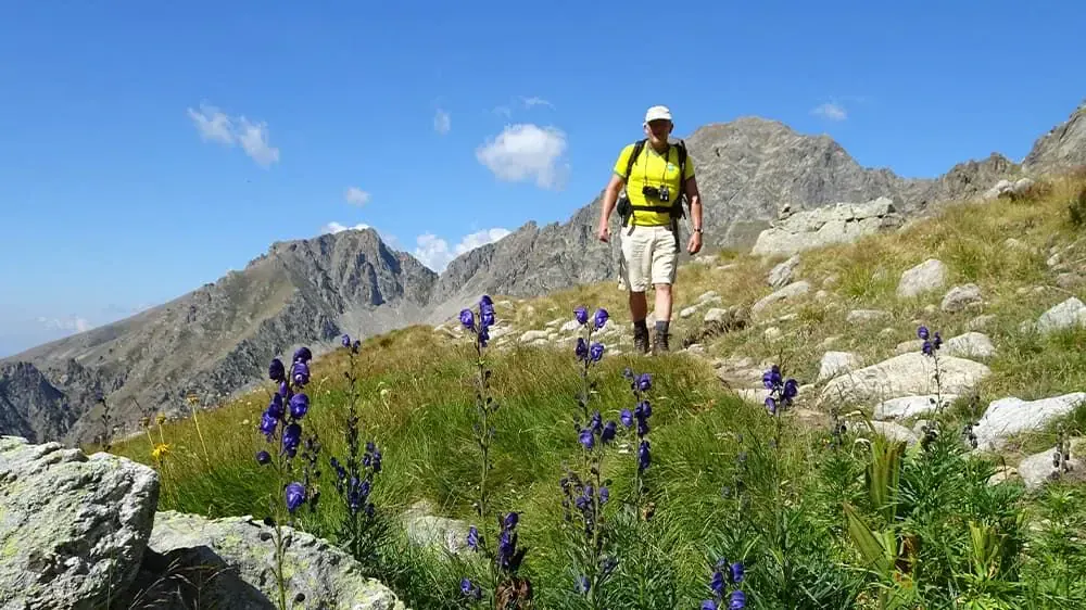 Randonneur dans le Devoluy - Alpes - France © Eric Burlet