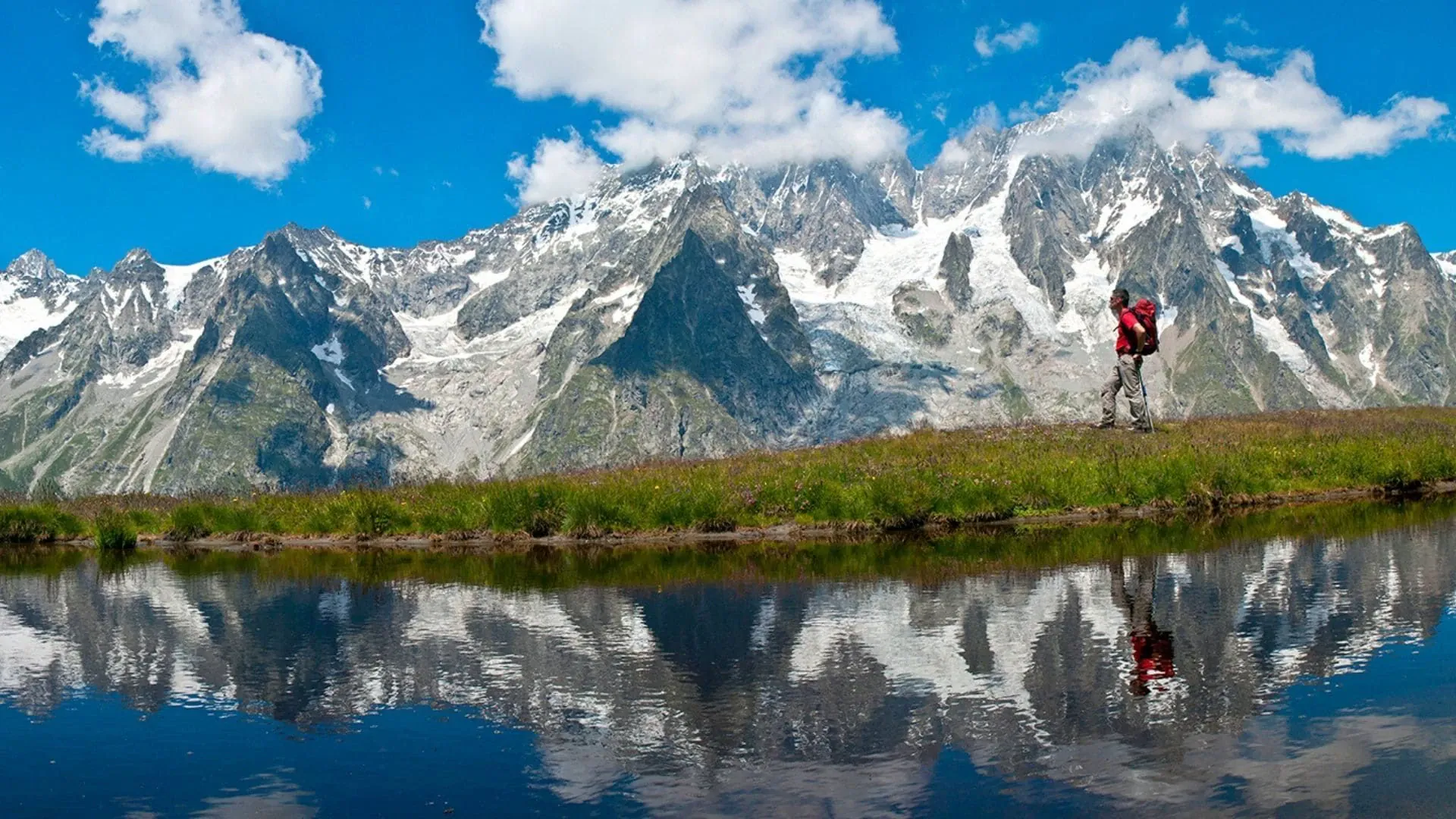 Randonneur sur le Cap Corse - Corse - France © Corsica Aventure