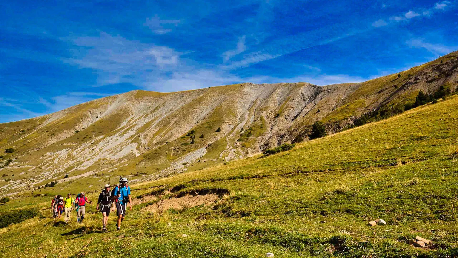 Randonneur sur la Cote d Emeraude - Bretagne - France © OT St Cast le Guildo