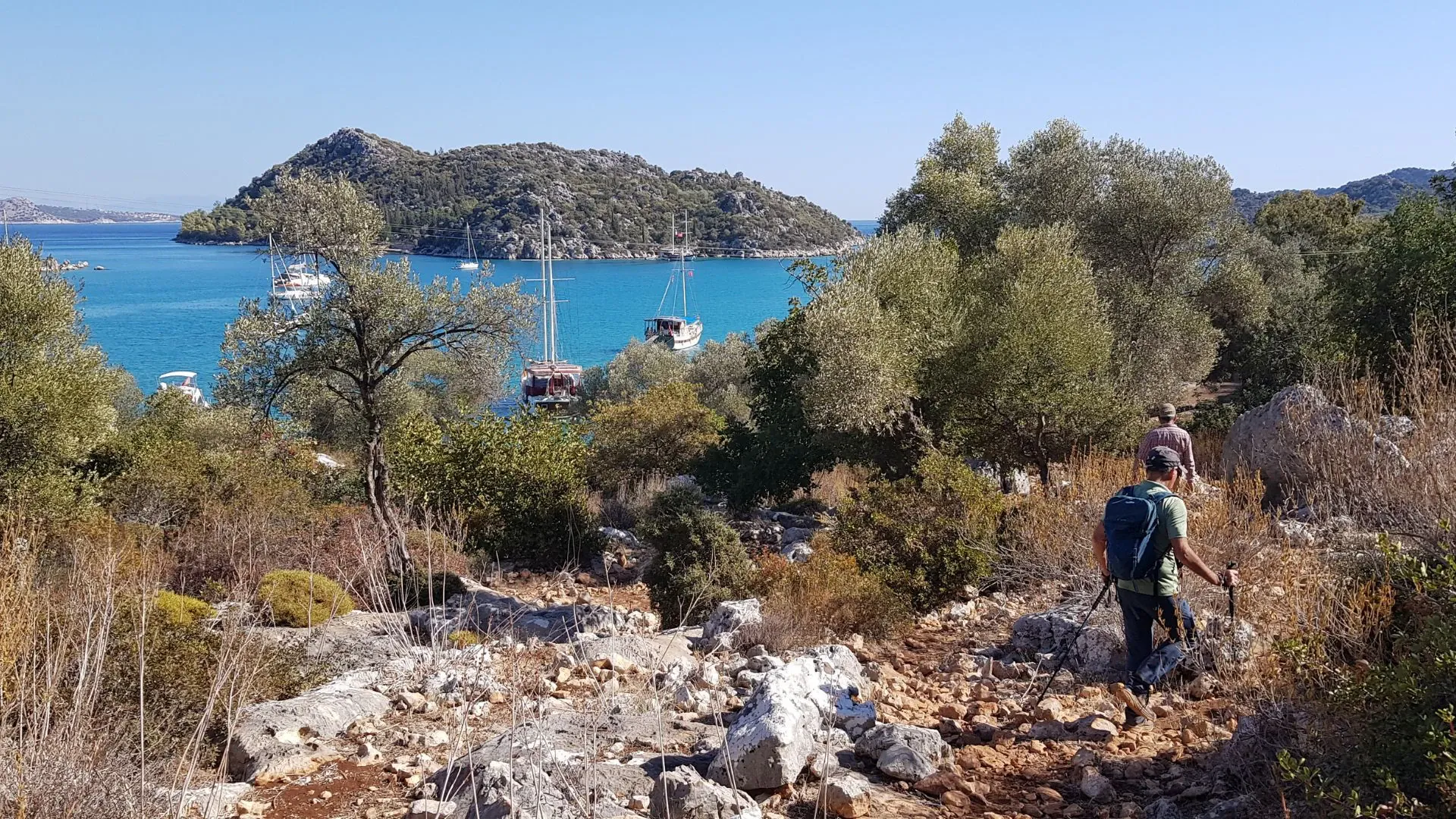 Randonneur sur plage de galets - Cote Lycienne - Turquie
