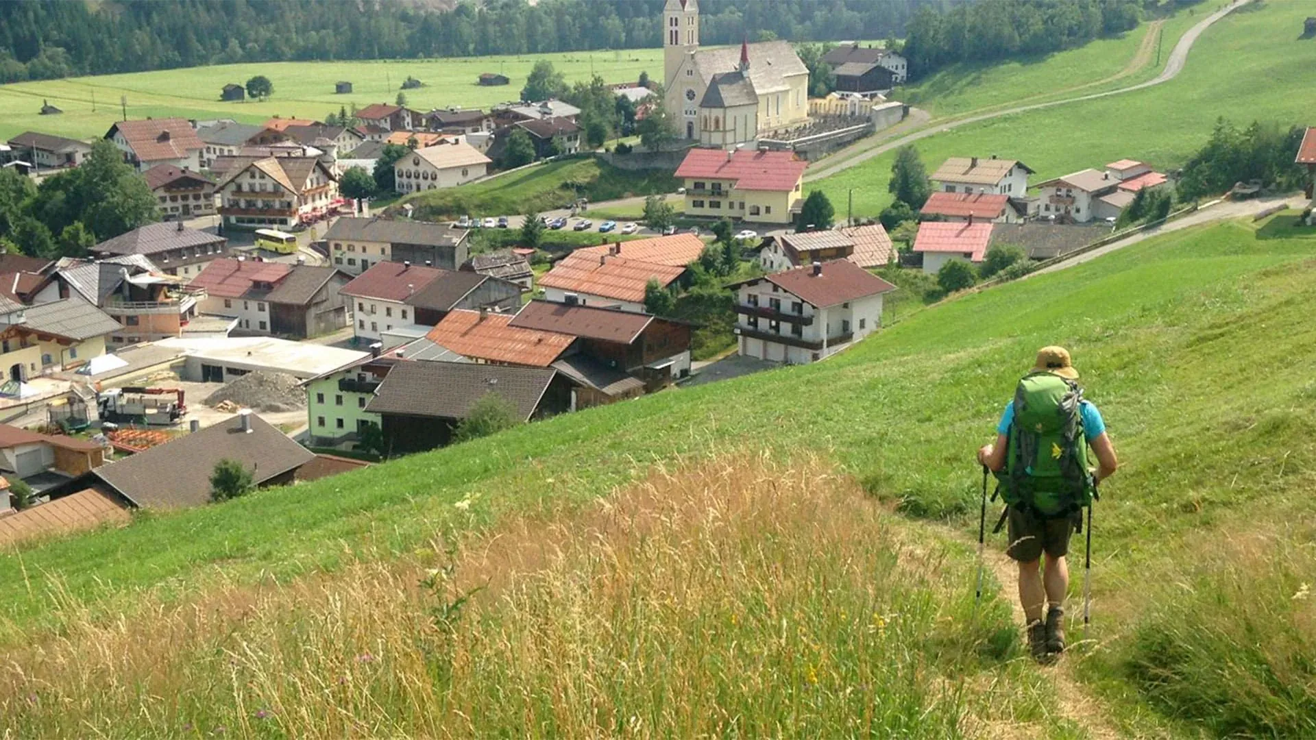 Randonneur sur le Camino de Santiago - Castille - Espagne - hiker-on-the-camino-de-santiago-castile-spain-2