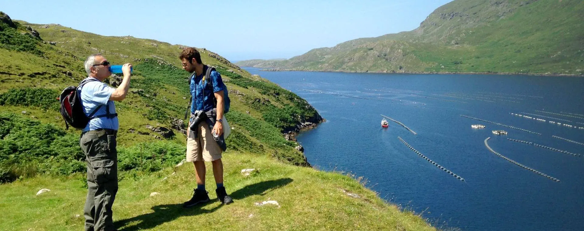 Randonneurs et le Piz Bernina - Engadine - Suisse © Jean-Marc Porte