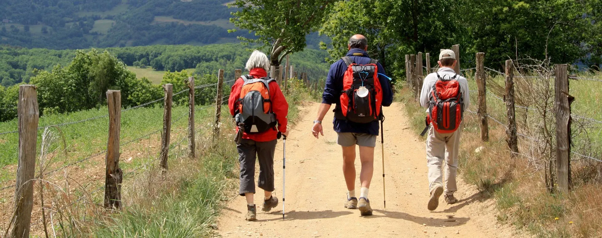Randonneurs a la chapelle Agios Pavlos - Crete - Grece © Ribard
