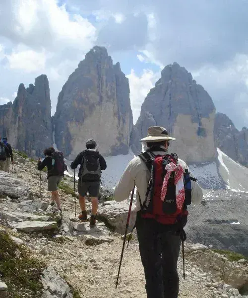 Randonneurs aux Tre Cime di Lavaredo - Dolomites - Italie