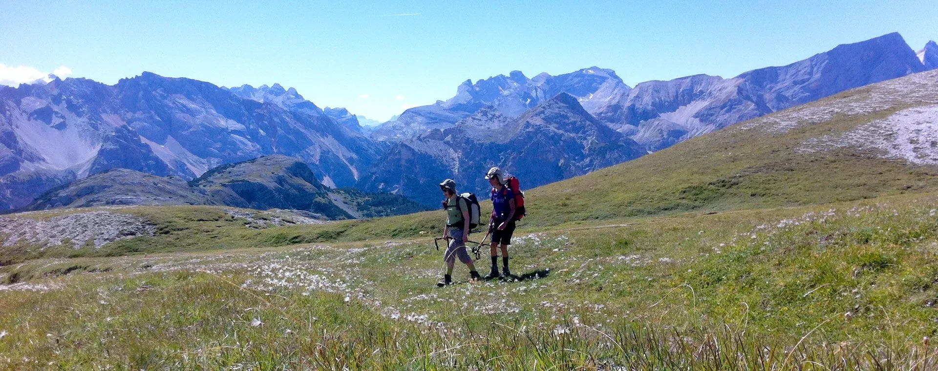 Randonneurs devant le Piz Roseg - Engadine - Suisse