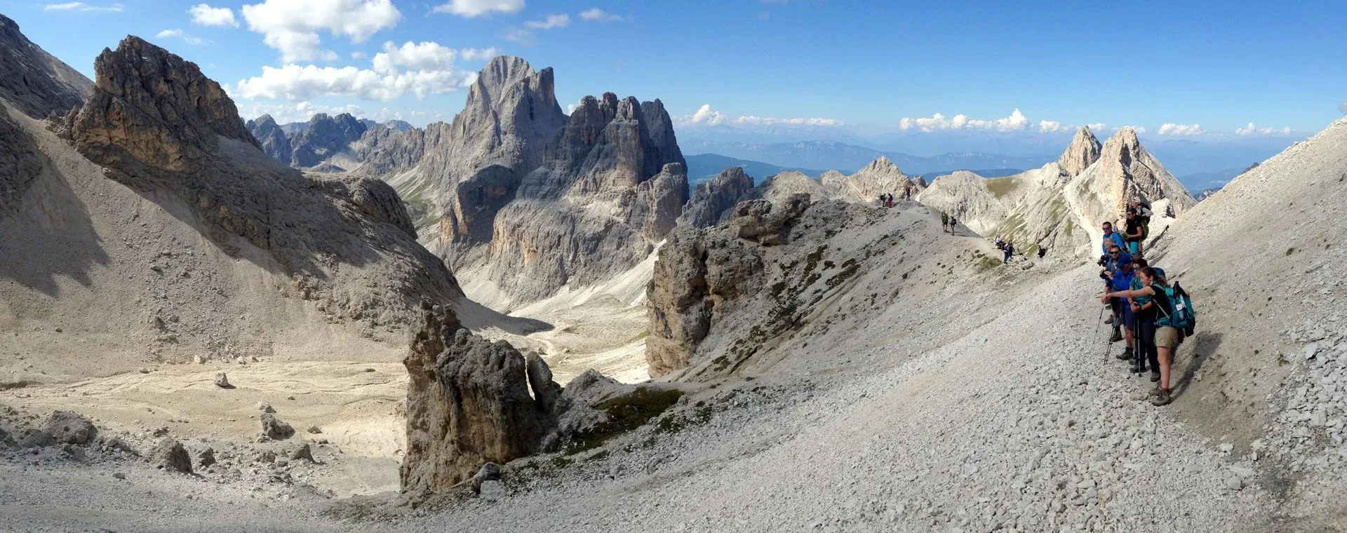 Randonneurs devant le Piz Roseg - Trek Munich-Come