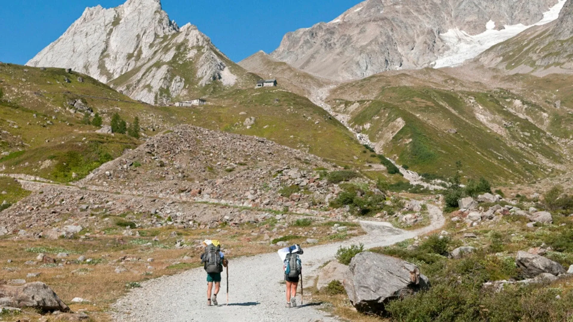 Randonneurs face au Cervin - Valais - Suisse