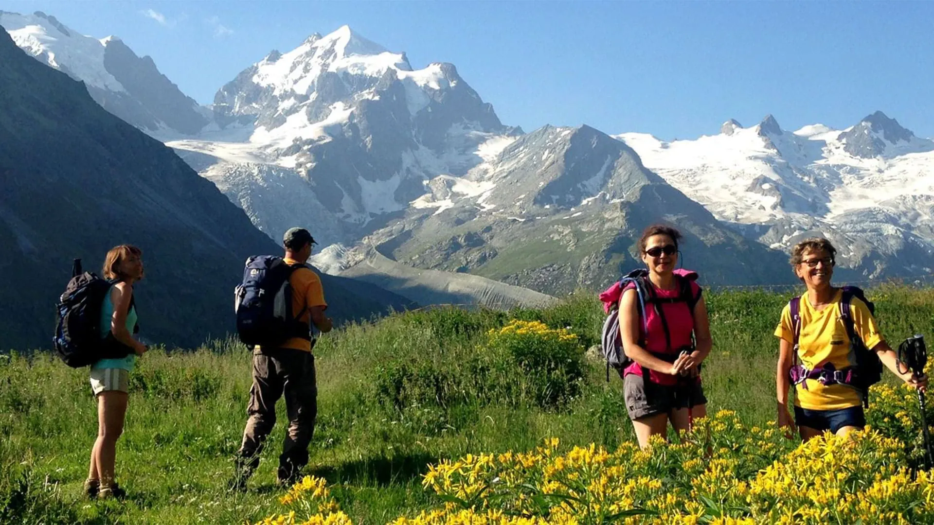 Randonneurs devant le Breithorn - Zermatt - Suisse