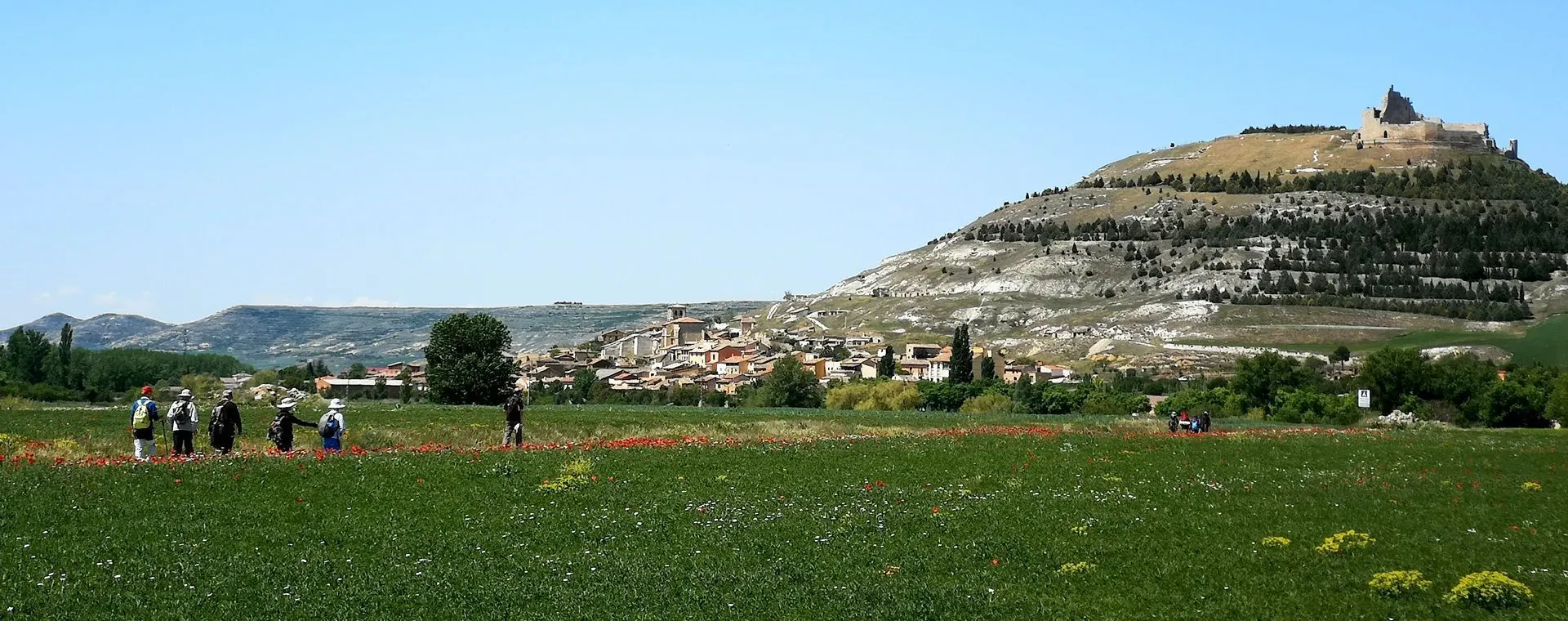 Randonneurs dans le Parc du Grand Paradis - Val d Aoste - Italie © Francois Ribard