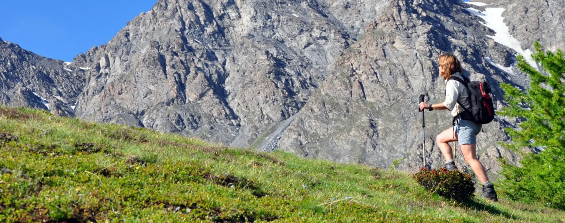 Randonneurs vallee Vicdessos Auzat - Pyrenees - France