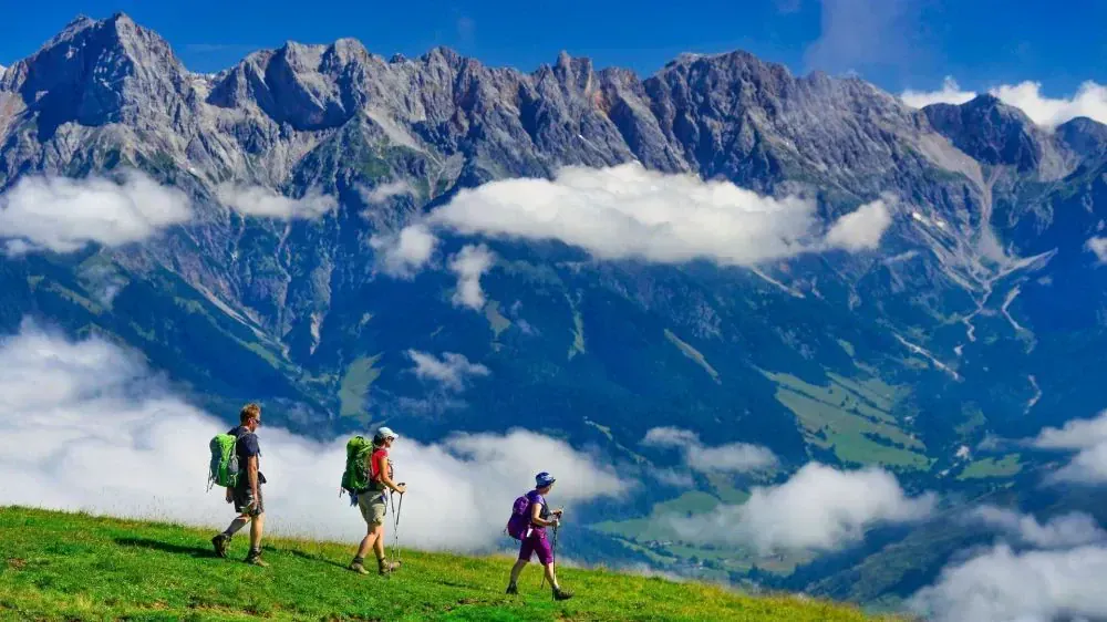Randonneurs sur crête alpine - Alpes - Autriche