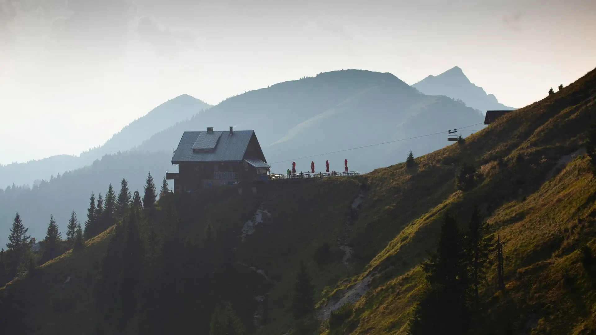 Randonneurs sur sentier des Alpes Juliennes - Slovenie