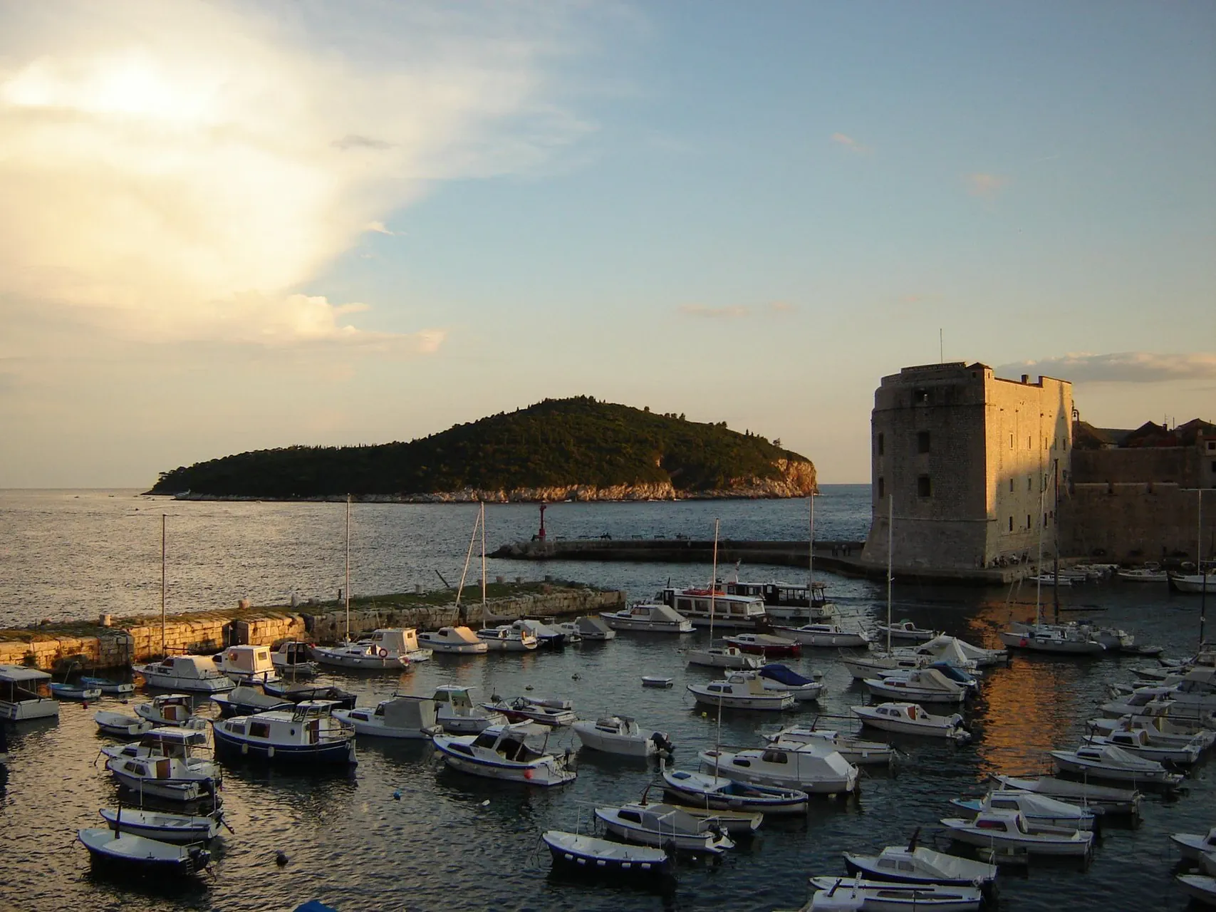 Randonneurs sur le Plateau de Millevaches - France