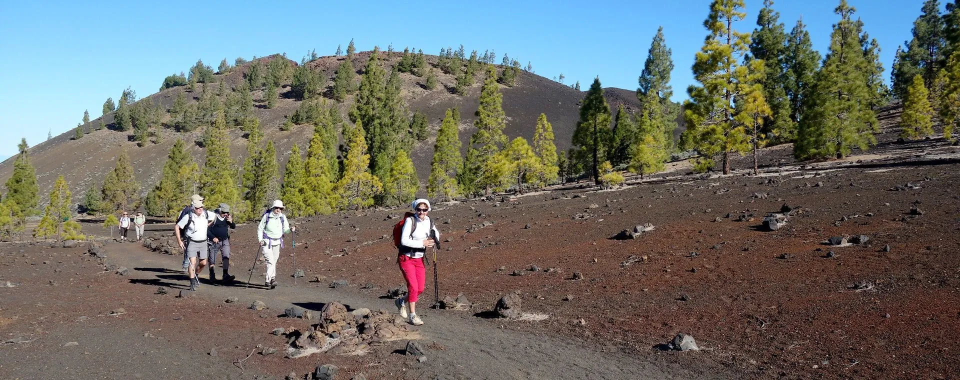 Randonneurs sur le chemin de Saint-Jacques © Damien Dufour