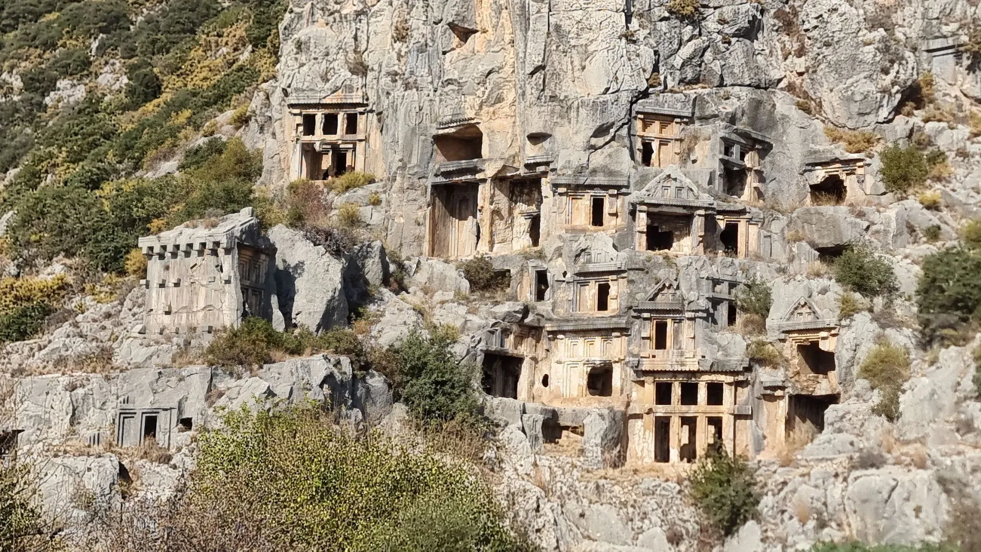 Randonneurs sur le sentier lycien en foret - Turquie