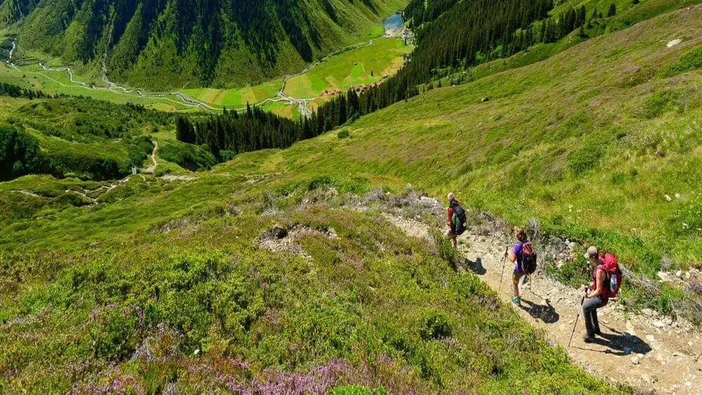 Randonneurs sur le Tour du Cervin - Suisse