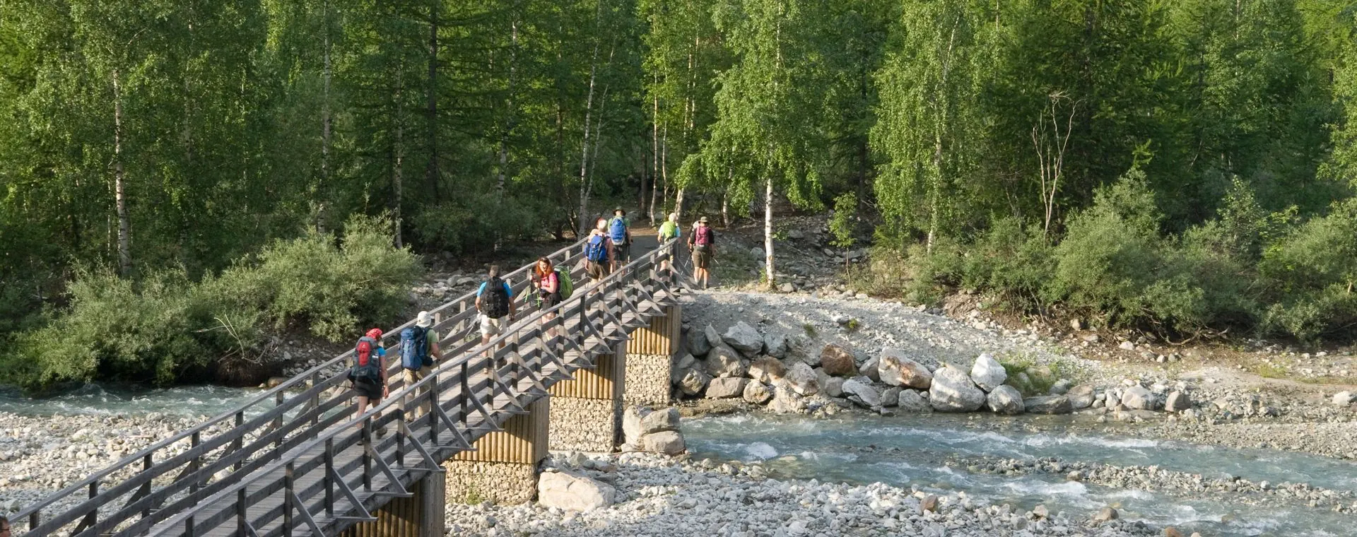 Randonneurs sur le Tour du Canigou - Pyrenees - France