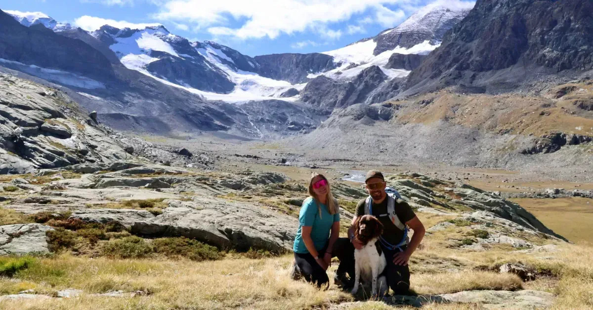 Randonneurs sur le Tour du Mont Blanc - Alpes
