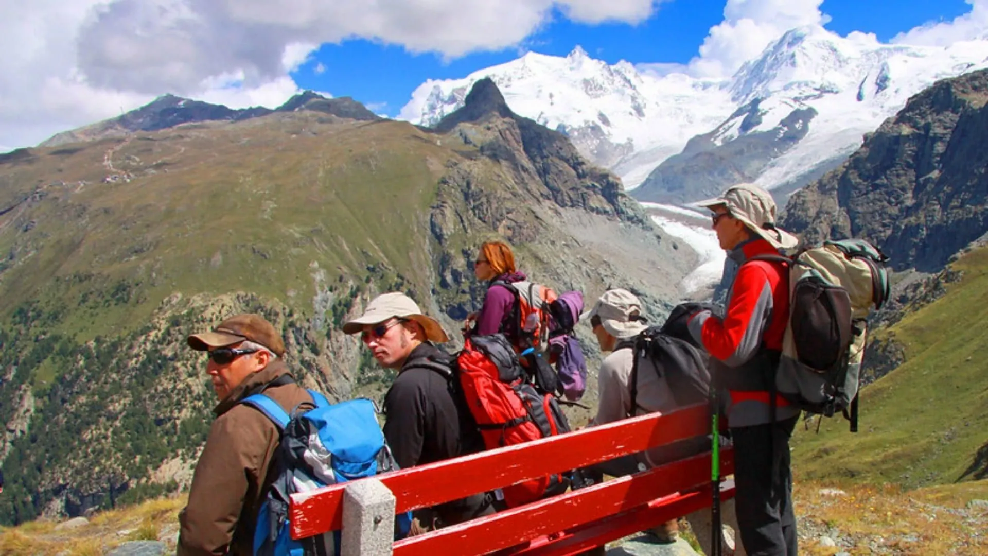Randonneurs sur le Tour des Geants - Val d Aoste - Italie © Helene Le Floch - hikers-on-tour-of-giants-aosta-valley-italy_helene-le-floch-2