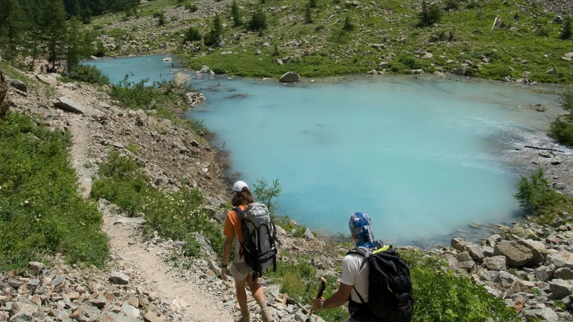 Randonneurs sur sentier entre Collioure et Cadaques - France
