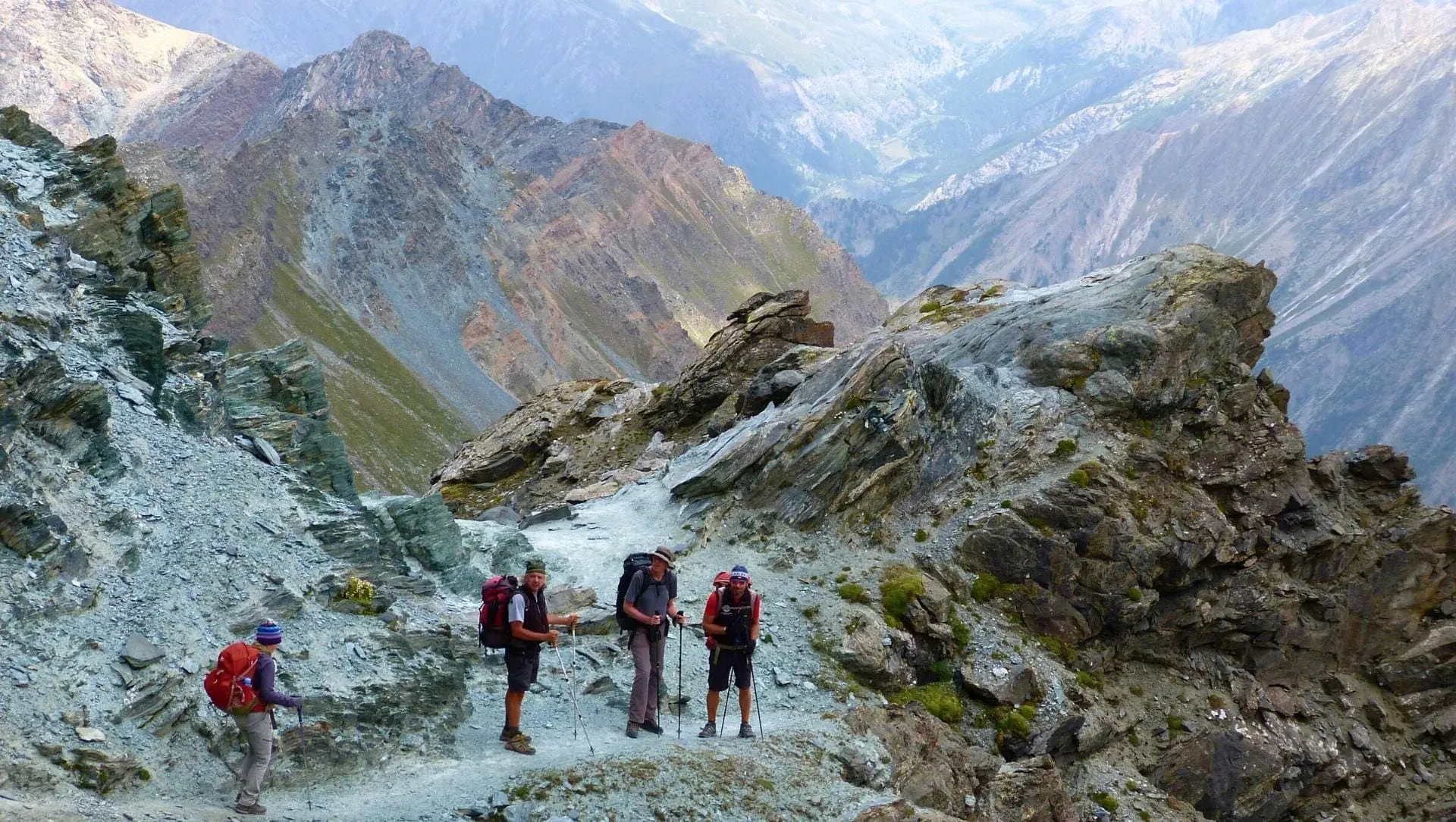 Randonneurs sur le pont du Tusset - Verdon - France © Wilfried Valette