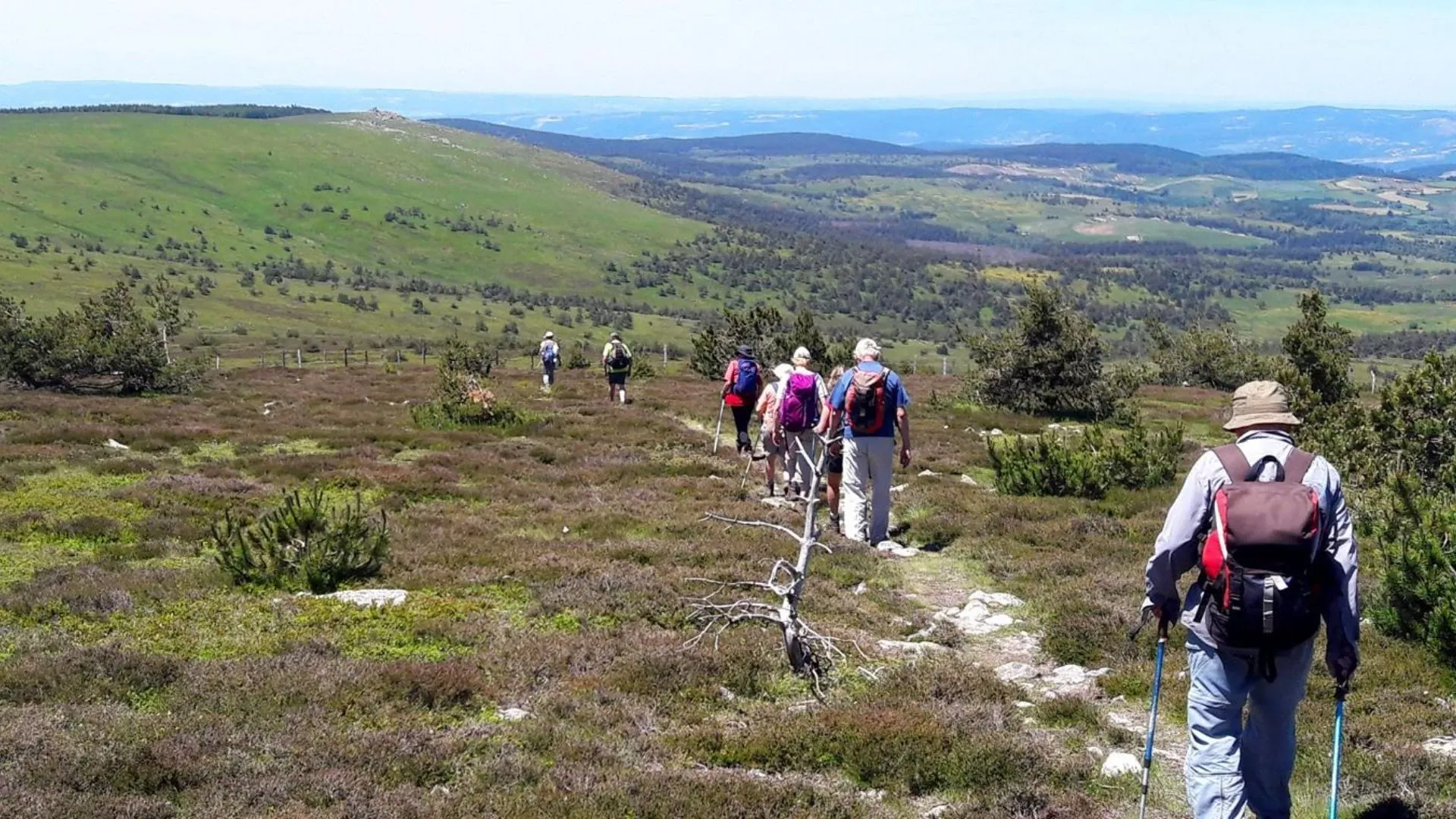 Randonnée au-dessus du lac d'Annecy - Aravis - France © Jean-Claude Praire