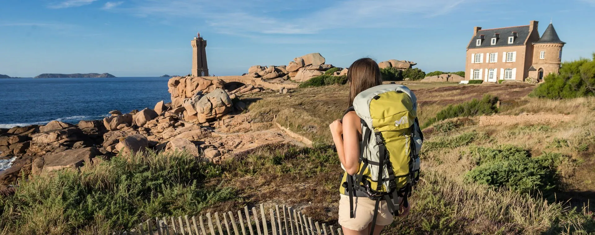 Randonnee aux Confins face a la chaine des Aravis - Alpes - France