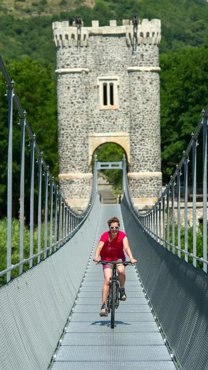 Passerelle himalayenne de Rochemaure - ViaRhôna - France