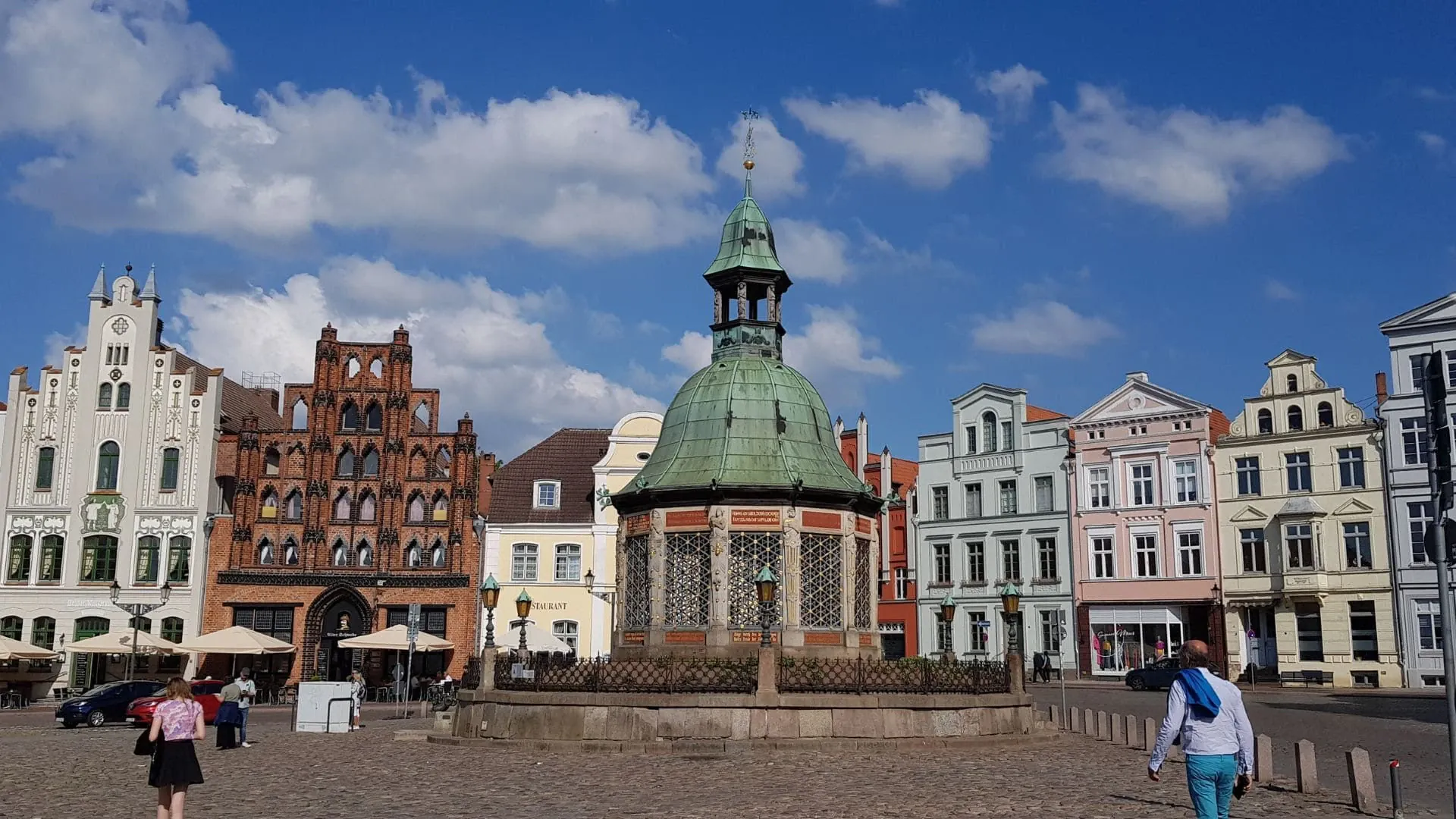 Porte Holstentor à Lübeck - Mer Baltique - Allemagne © Anne-Marie Billault