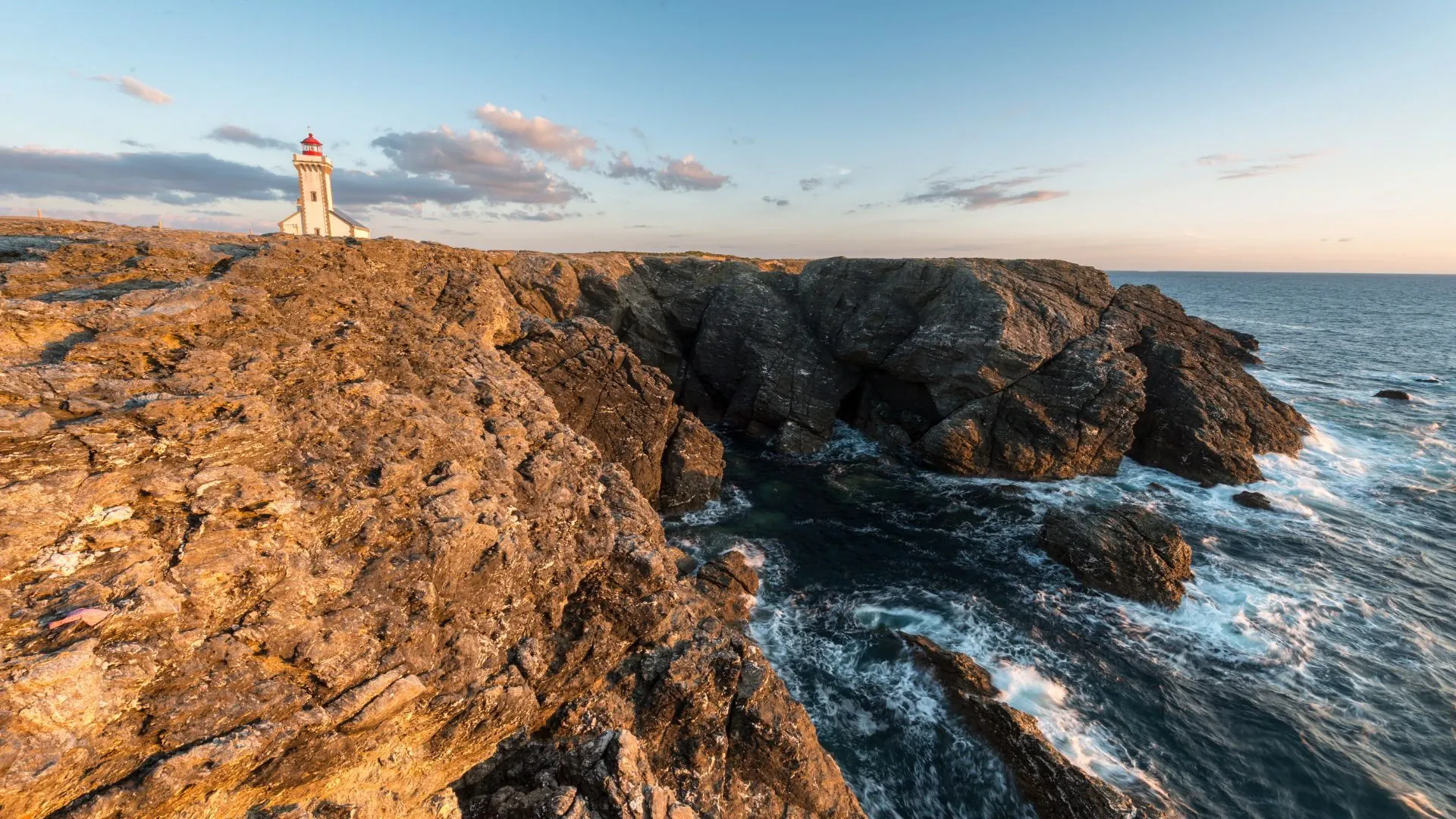 La Pointe Des Poulains Au Coucher Du Soleil Cctr Bretagne - Bretagne - France